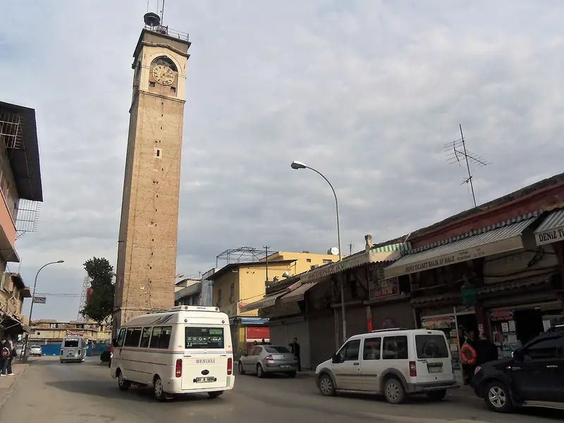 Büyük Saat Kulesi ve Tarihi Çarşı