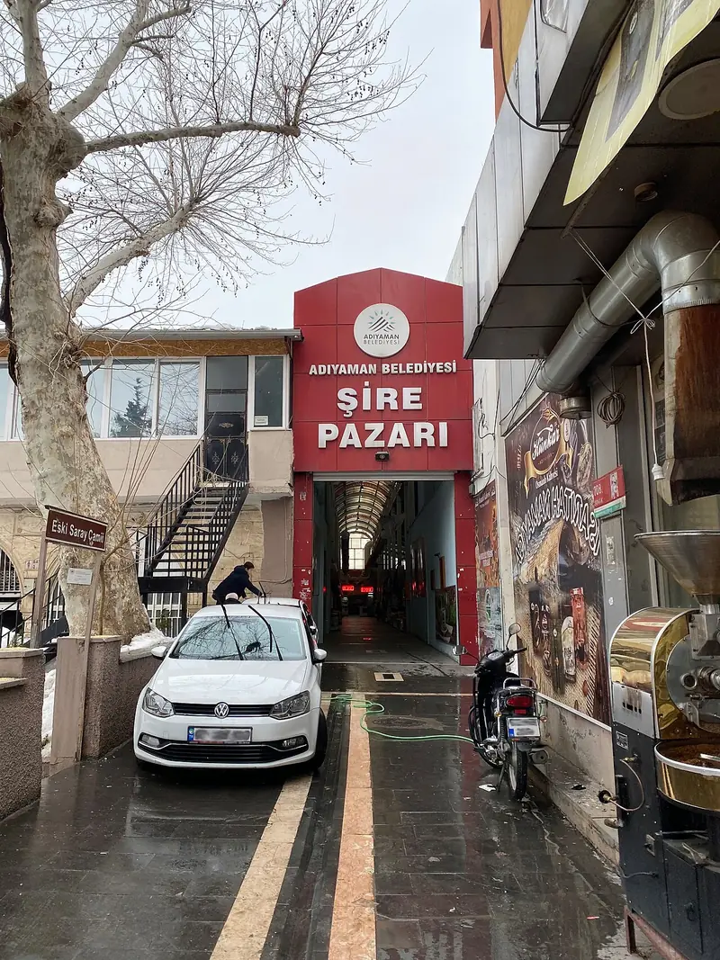Oturakçı Pazarı ve Tuz Hanı