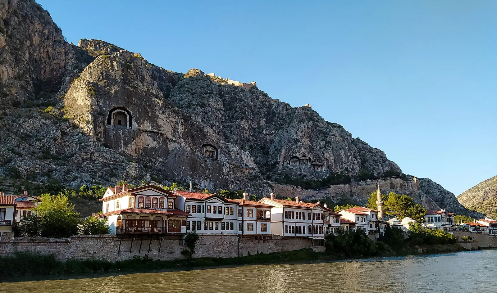Amasya Gezi Rehberi 2026: Gezilecek Yerler, Havalimanı, Ulaşım ve Yemekler