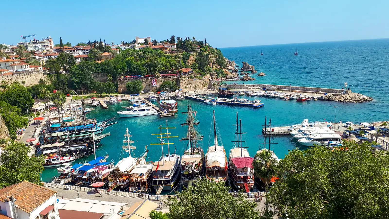 Antalya Gezi Rehberi 2026: Gezilecek Yerler, Havalimanı, Ulaşım ve Yemekler