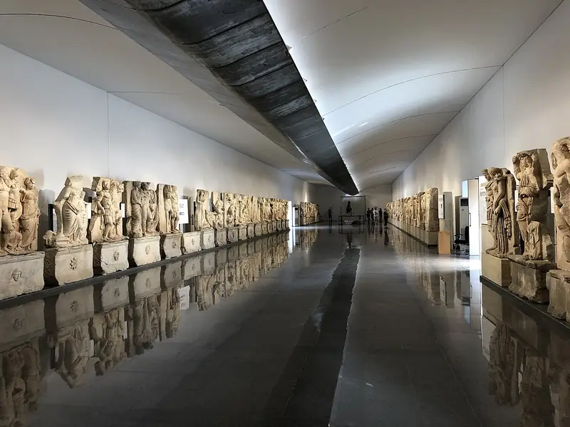Afrodisias Müzesi ve Sebasteion – Sevgi Gönül Salonu