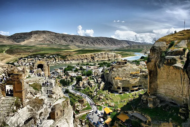 Hasankeyf Kalesi, Mağaralar ve Şahap Vadisi