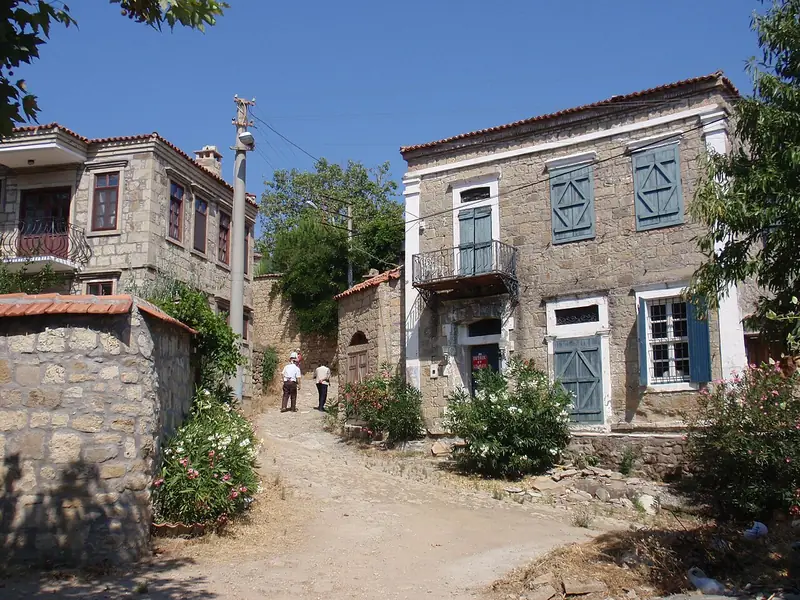 Adatepe Köyü ve Zeus Altarı