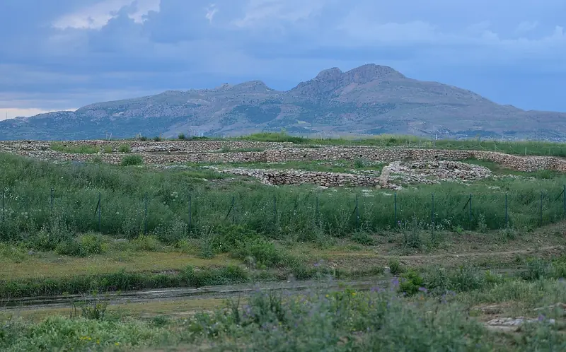 Çayönü Tepesi ve Hilar Mağaraları