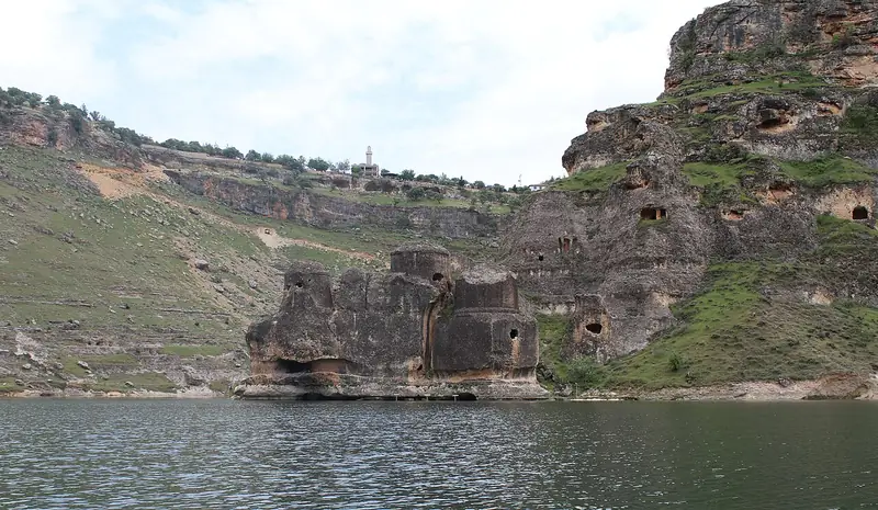 Eğil
