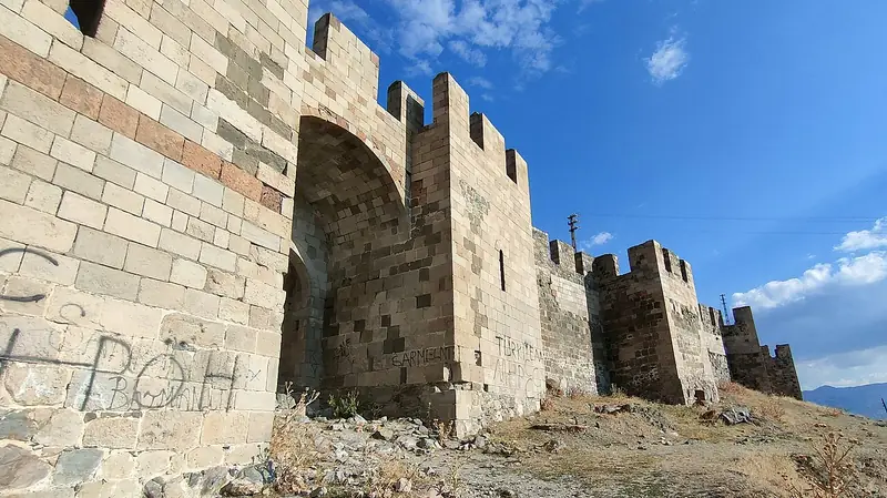 Hasankale (Pasinler Kalesi) ve Kaplıcaları