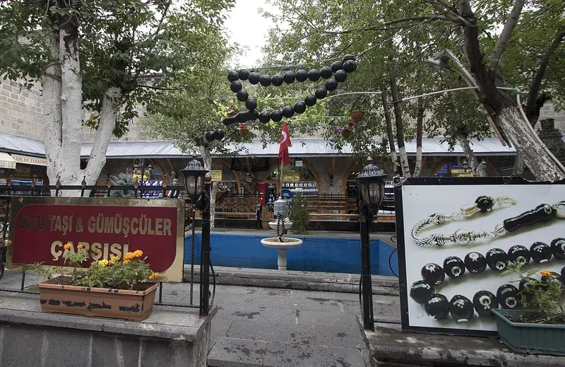 Rüstem Paşa Kervansarayı (Taşhan)