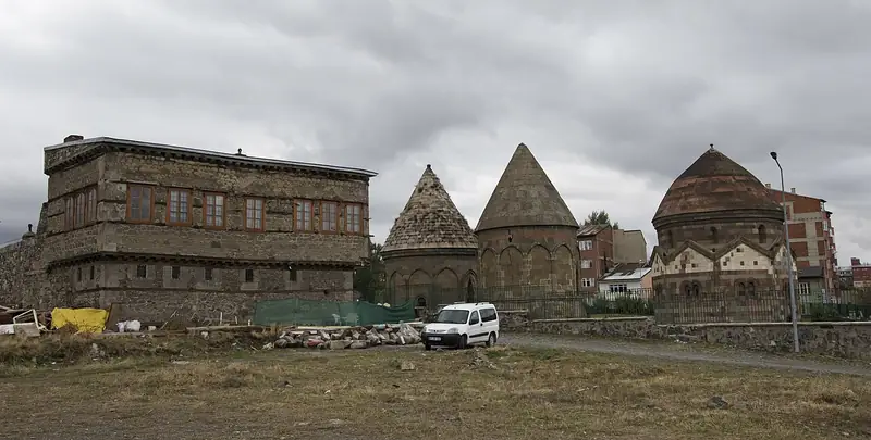Üç Kümbetler