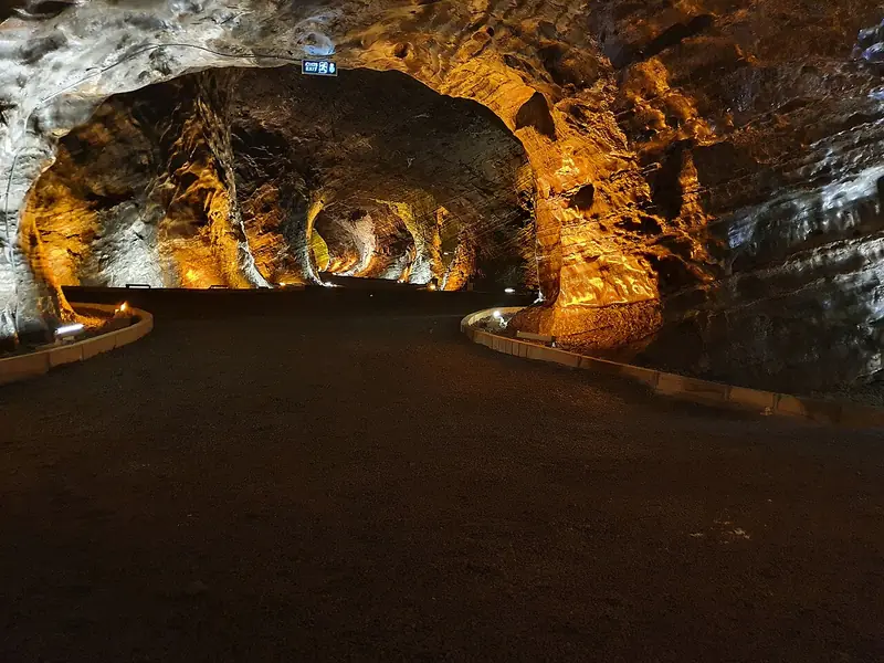 Tuzluca Tuz Mağaraları ve Tuz Terapi Merkezi
