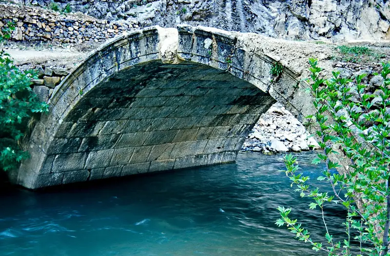 Zından Mağarası ve Roma Köprüsü (Aksu)