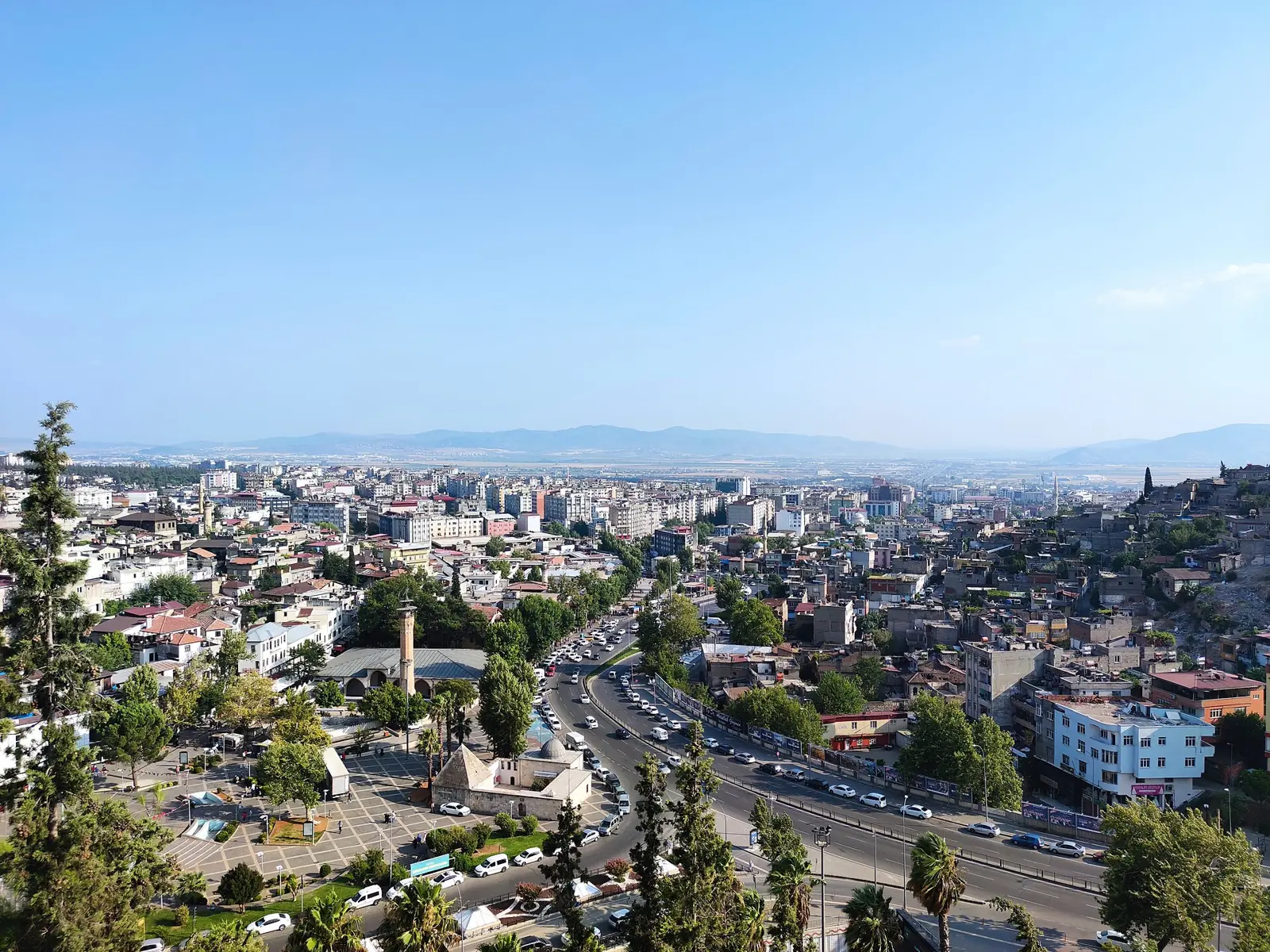 Kahramanmaraş Gezi Rehberi 2026: Gezilecek Yerler, Havalimanı, Ulaşım ve Yemekler