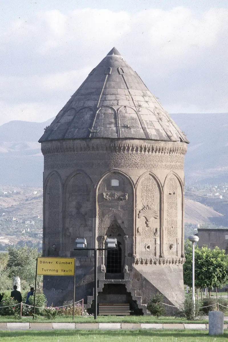 Döner Kümbet ve Kümbetler Rotası