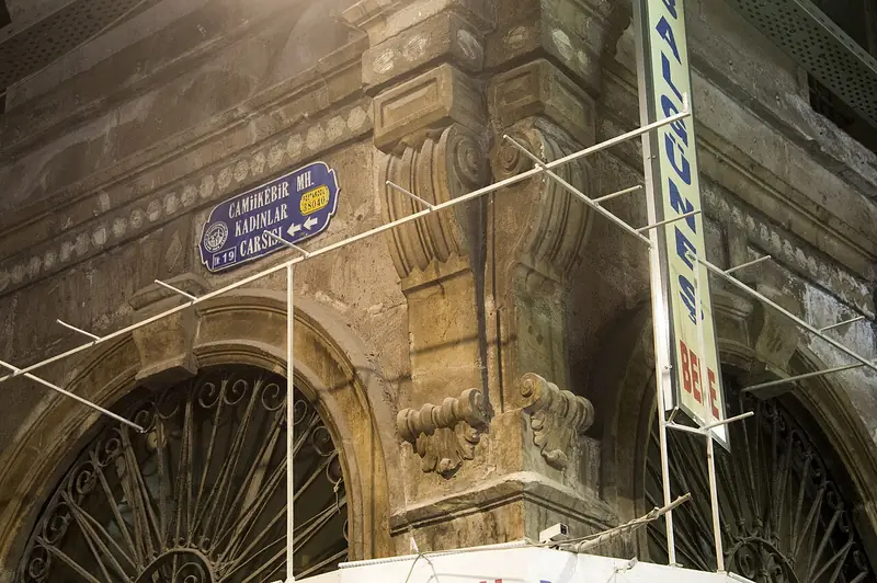 Kapalı Çarşı, Bedesten ve Vezir Hanı