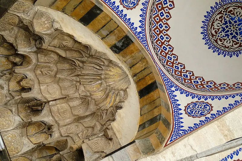 Muallak, Cüneyne ve Çalık camileri