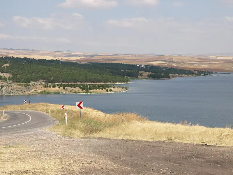 Hirfanlı Baraj Gölü ve Plajları