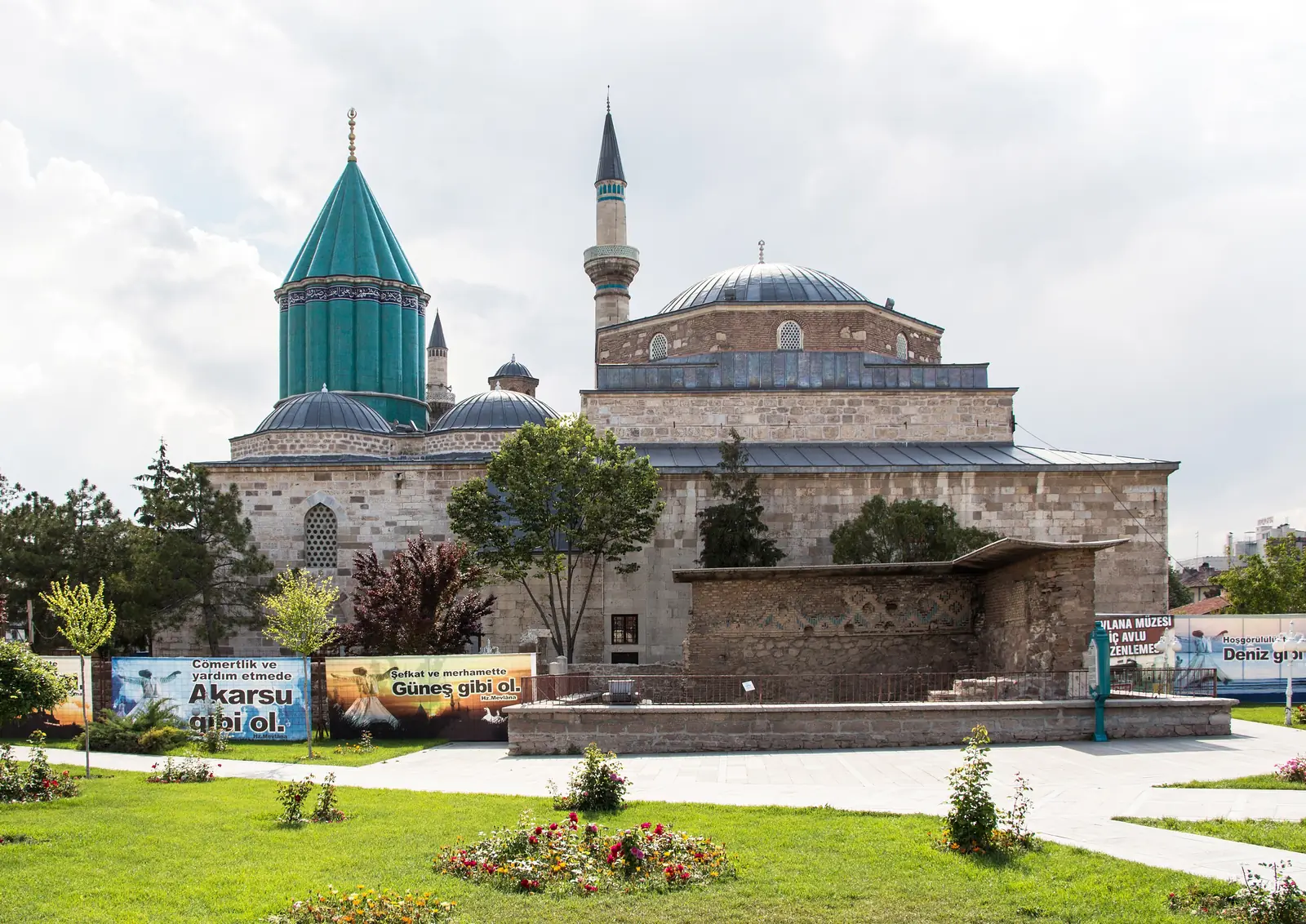 Konya Gezi Rehberi 2026: Gezilecek Yerler, Havalimanı, Ulaşım ve Yemekler