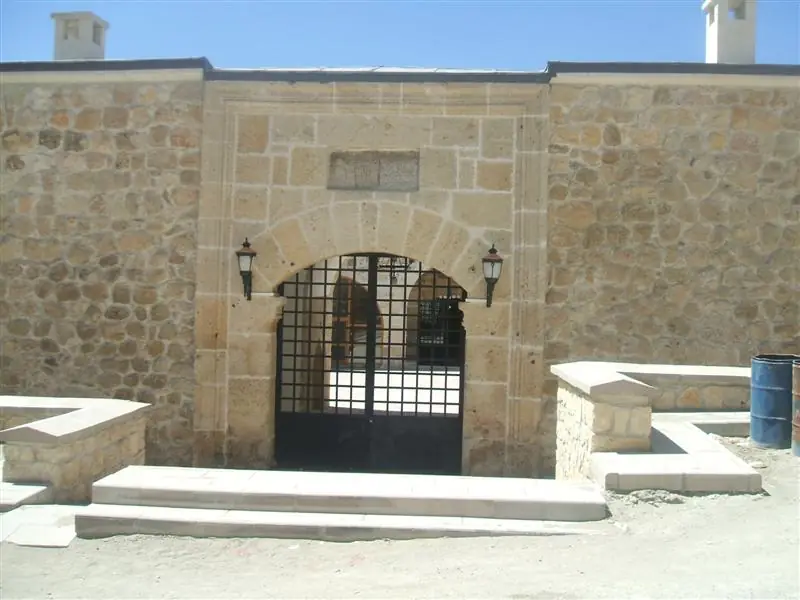Taşhan ve Üç Dilli Kitabe (Hekimhan)