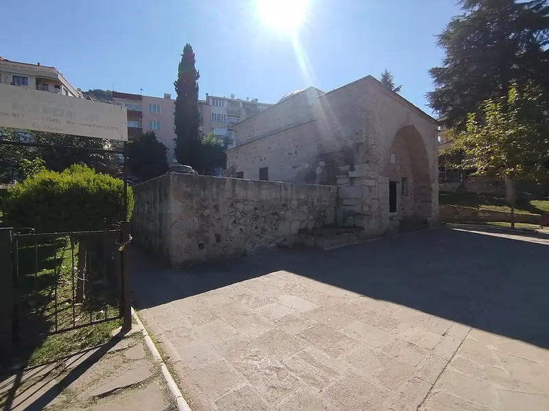 Saruhan Bey Türbesi