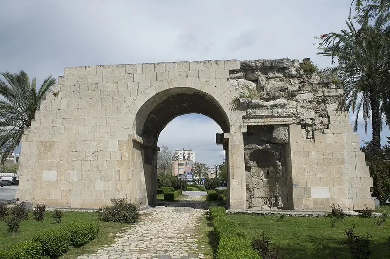 Kleopatra Kapısı ve Tarihi Tarsus Evleri