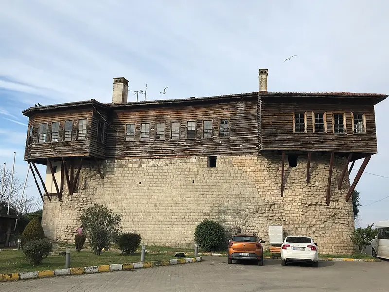 Bolaman Kalesi ve Hazinedaroğlu Konağı