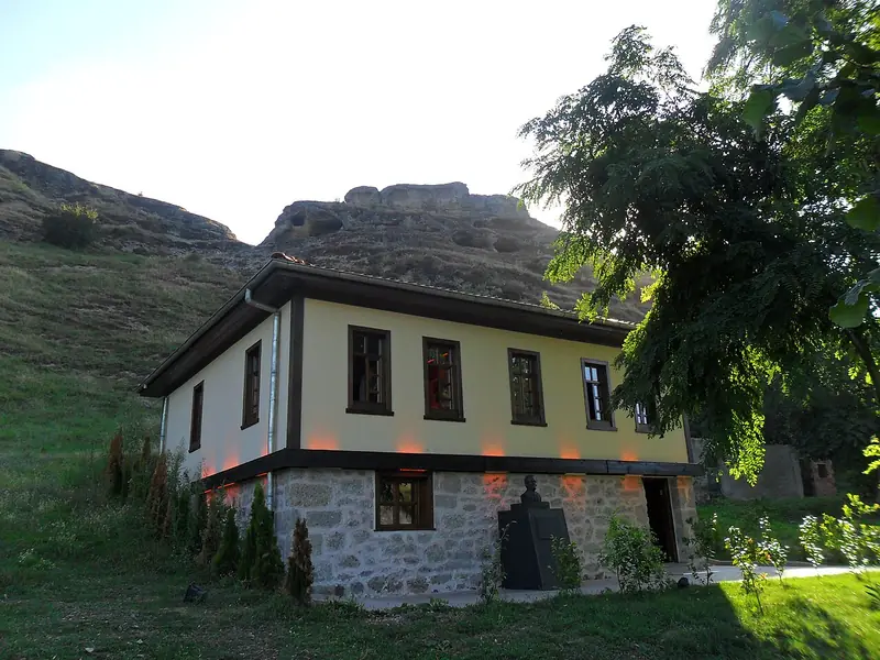 Tekkeköy Mağaraları Arkeoloji Vadisi