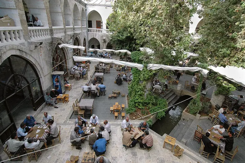 Gümrük Hanı ve Kapalı Çarşı (Bedesten)