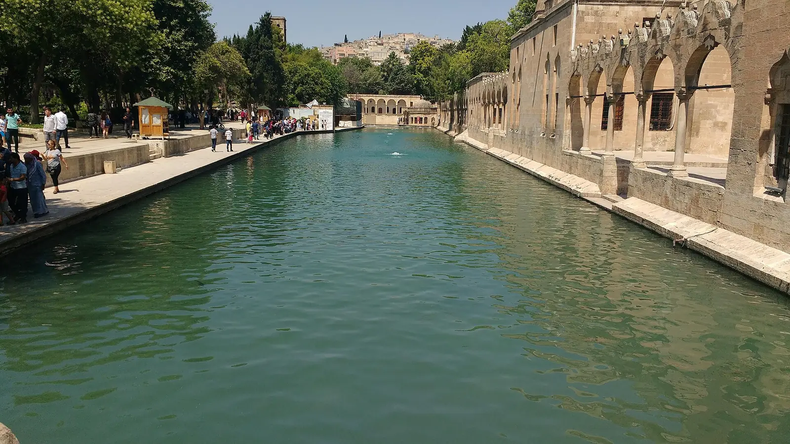 Şanlıurfa Gezi Rehberi 2026: Gezilecek Yerler, Havalimanı, Ulaşım ve Yemekler