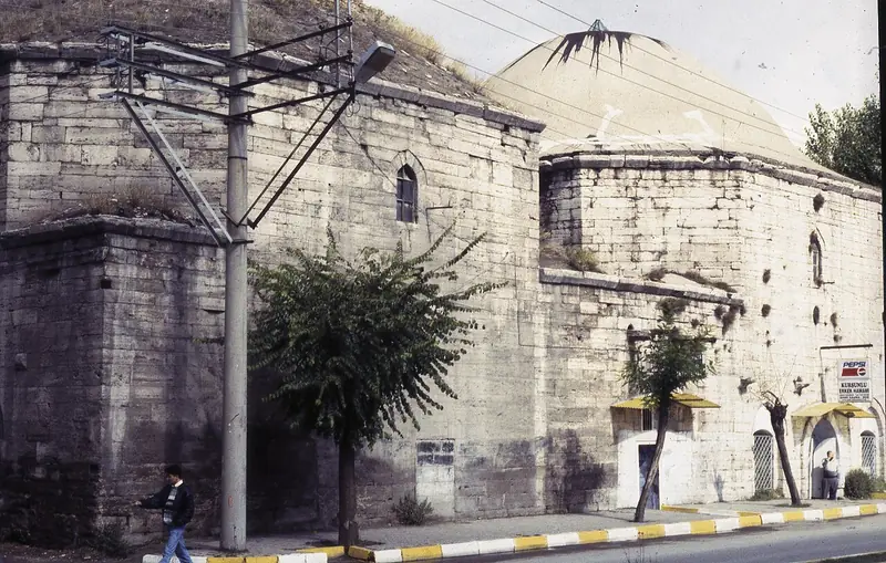 Kurşunlu Hamamı ve Tarihi Çarşı