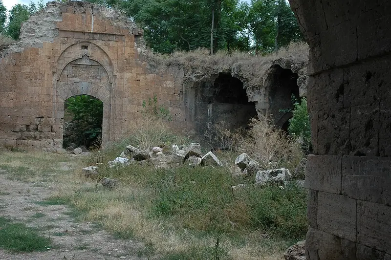 Mahperi Hatun Kervansarayı (Pazar)