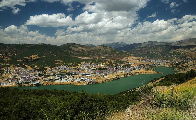 Uzunçayır Baraj Gölü ve Sahil Parkı
