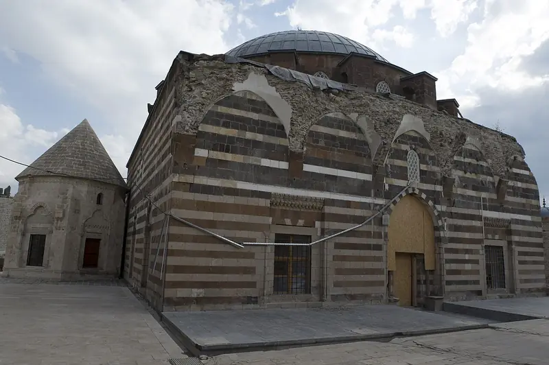 Hüsrev Paşa Külliyesi