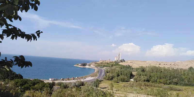 Van Gölü Sahili ve Edremit Kız Kalesi Seyir Terası